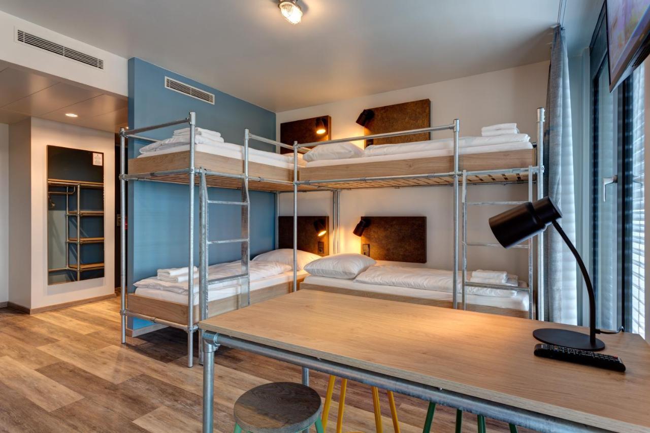 6-Bed Room